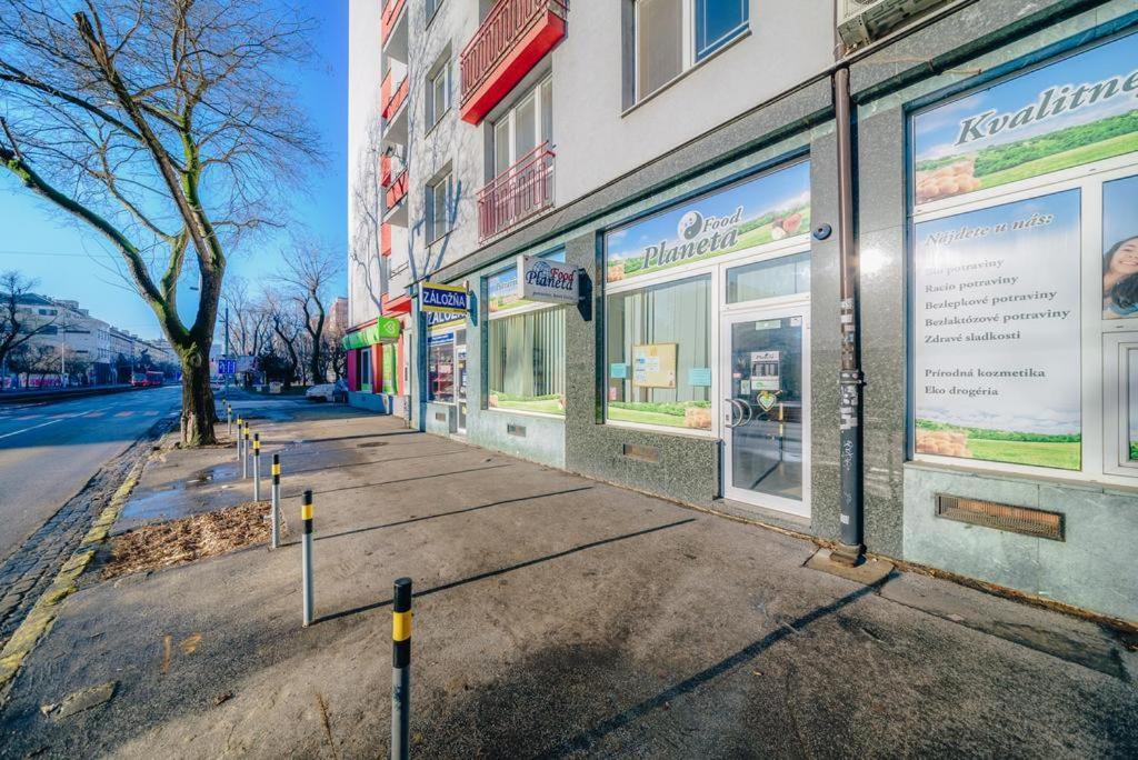 White Apartment, Kraskova 2, ブラチスラヴァ エクステリア 写真