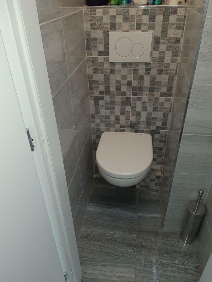 White Apartment, Kraskova 2, ブラチスラヴァ エクステリア 写真